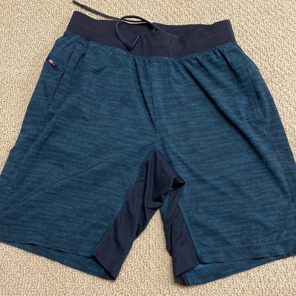 lululemon athletica Other - Men’s lululemon size Medium athletic shorts. 17 inch. Green/black